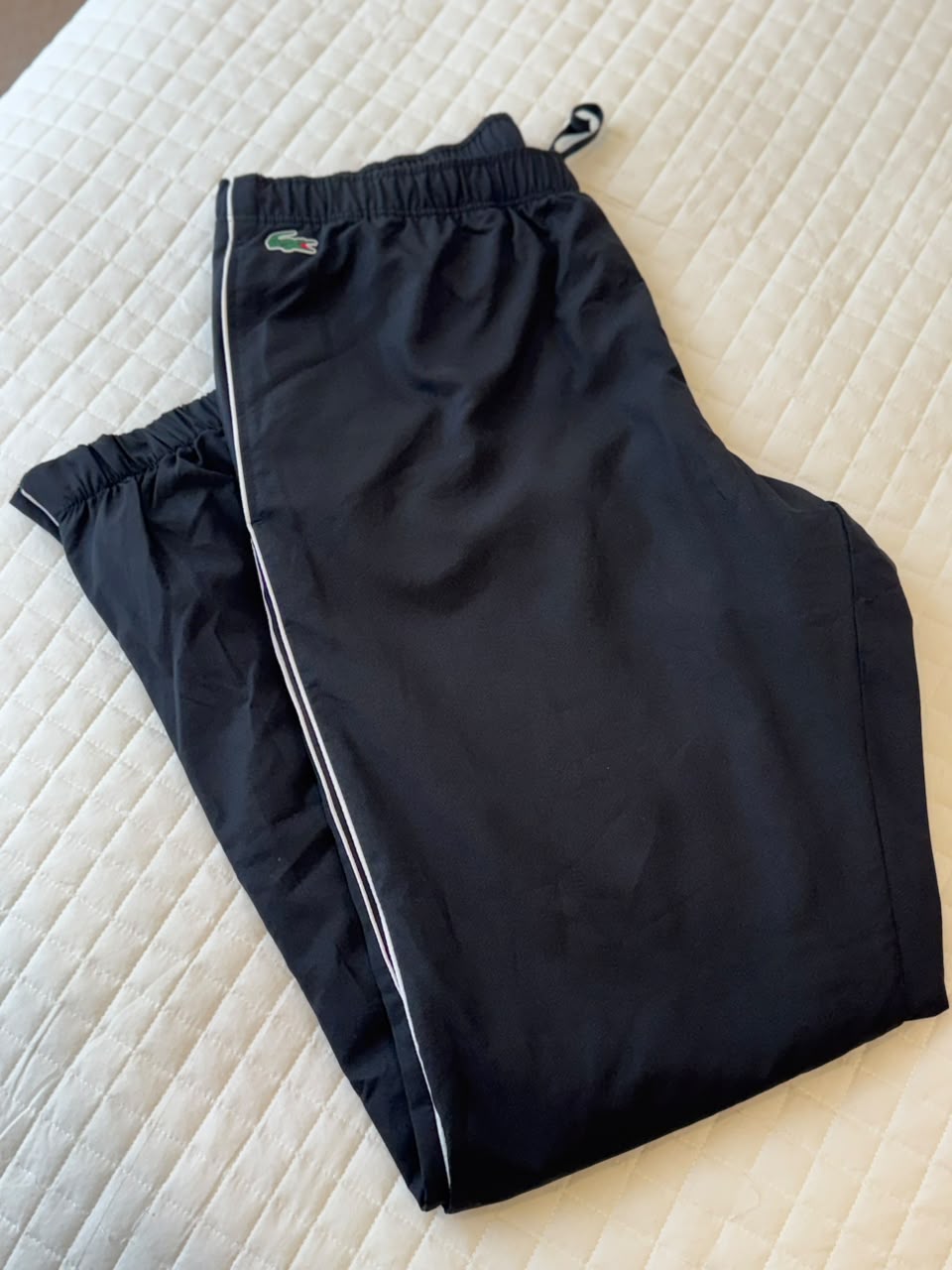 LACOSTE TRACK BOTTOM PANT - BLACK WITH LACOSTE EMB