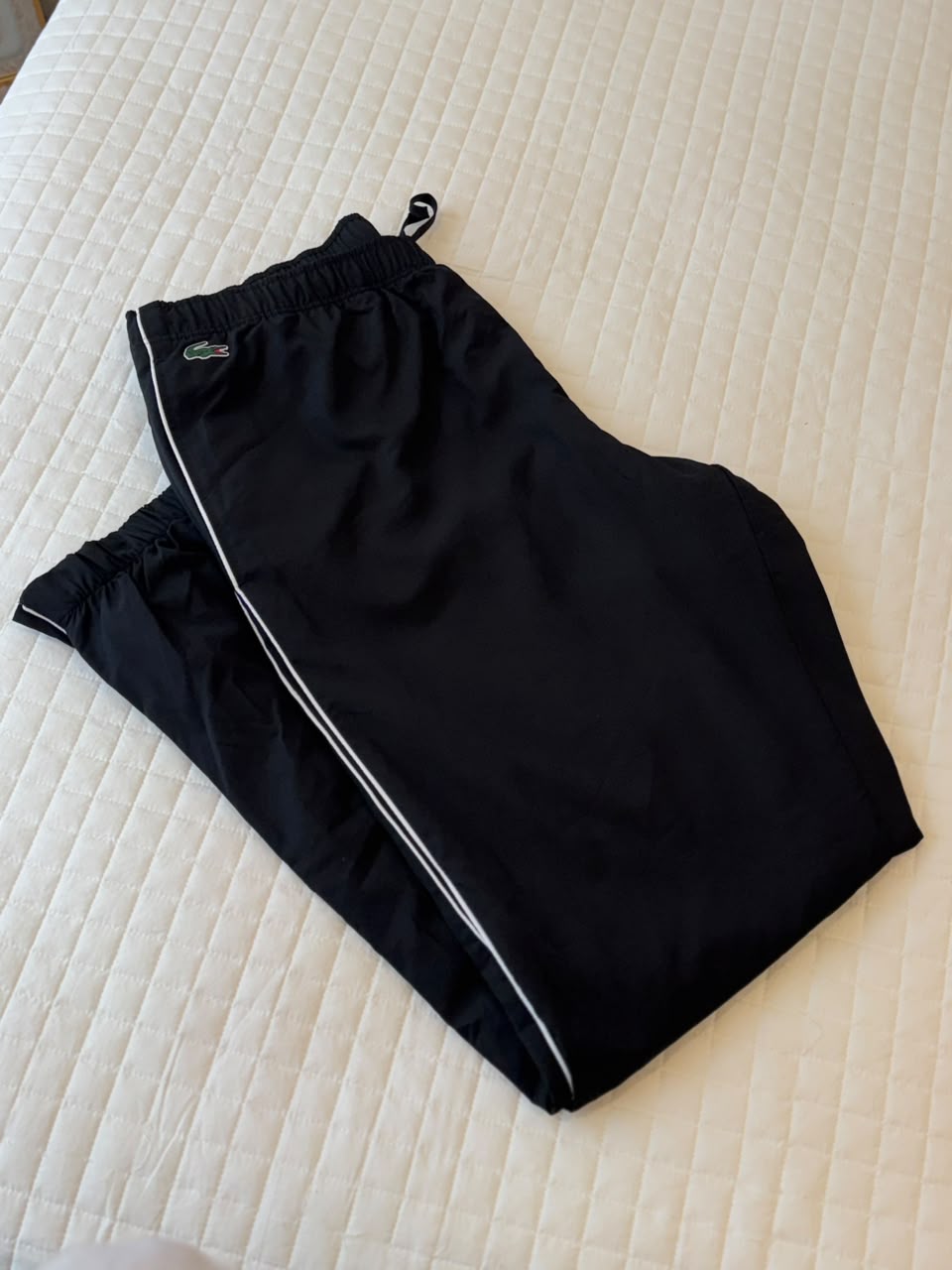 LACOSTE TRACK BOTTOM PANT - BLACK WITH LACOSTE EMB