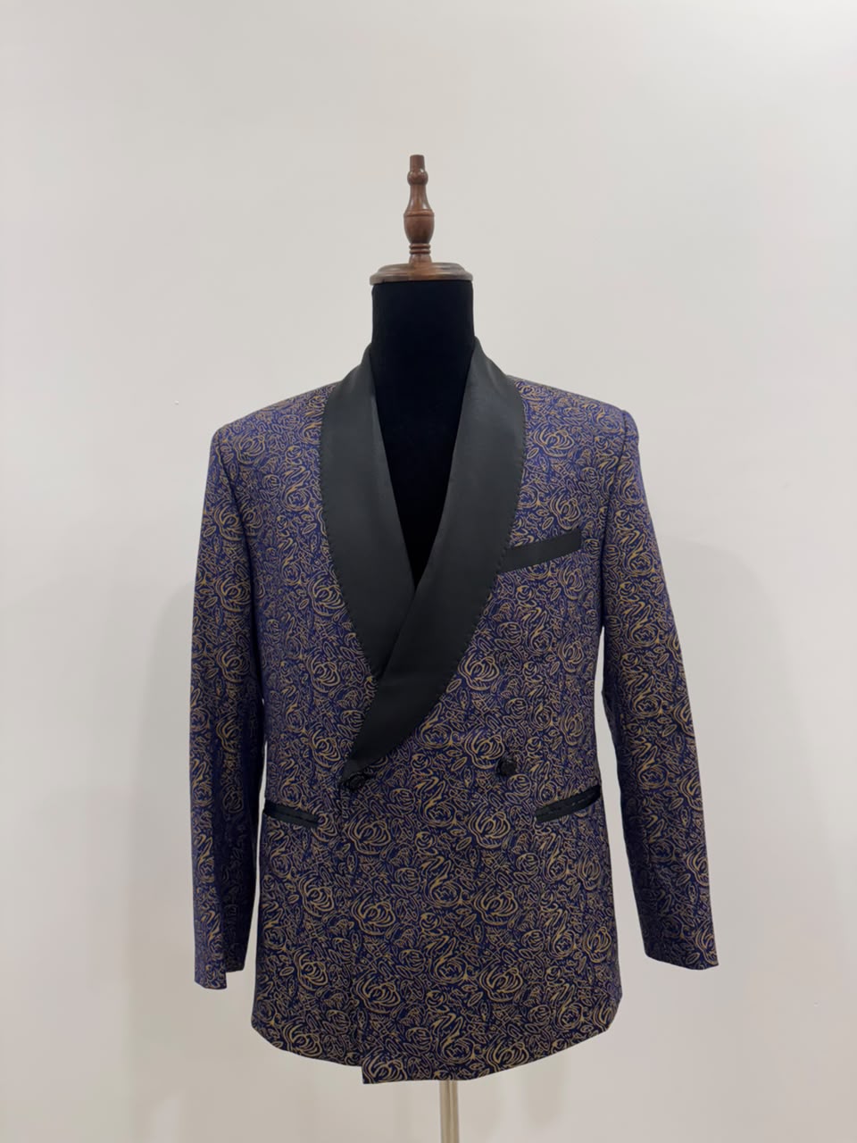 PRIZE TUXEDO